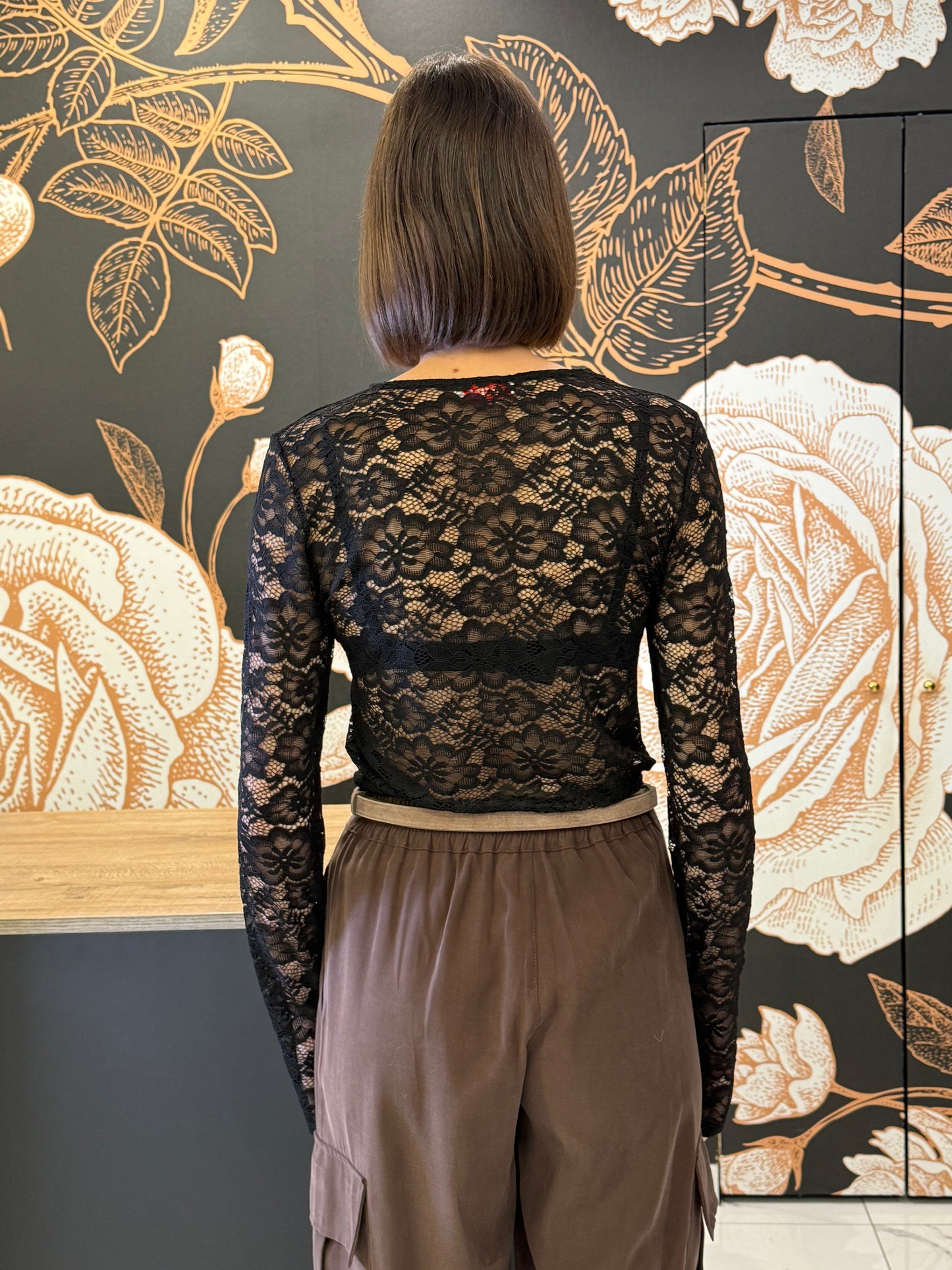 Maglia girocollo in pizzo nero - Kontatto