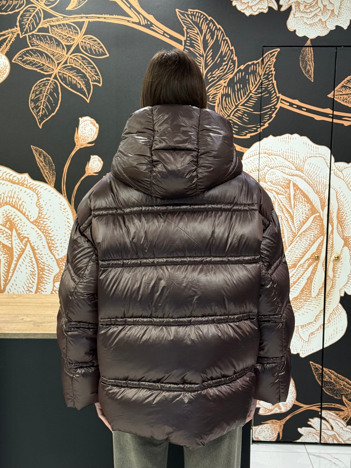 Piumino con cappuccio oversize cioccolato -Haveone