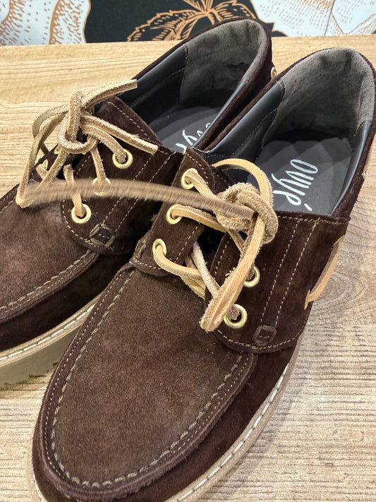 Stringata in camoscio marrone - Ovyè