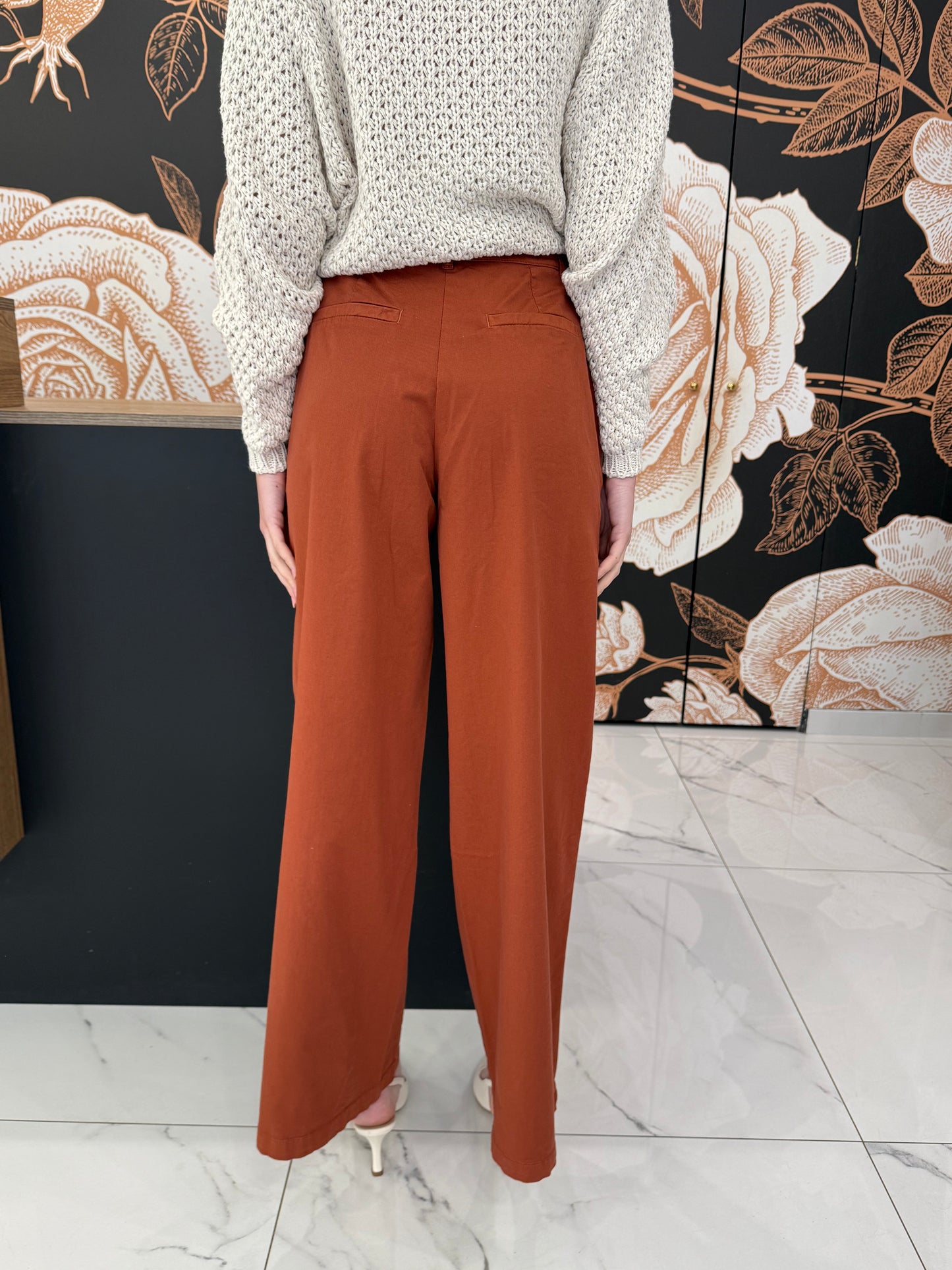 Pantalone chino ruggine con foulard - Kontatto