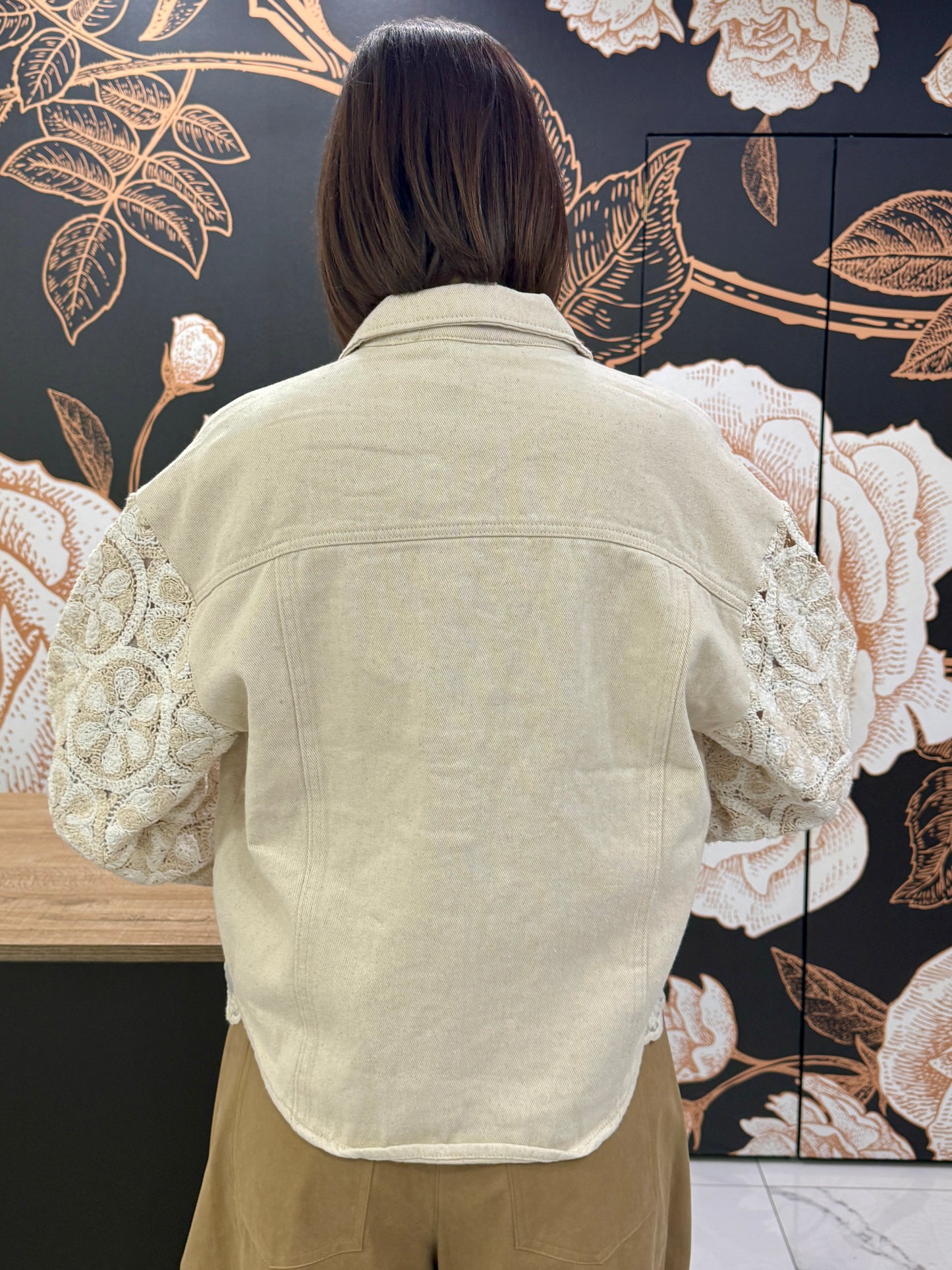 Giacca con maniche ricamate crochet - HAVEONE
