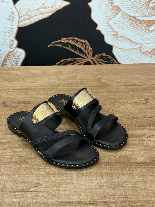 Sandalo in pelle nero con placca oro - Ovyè