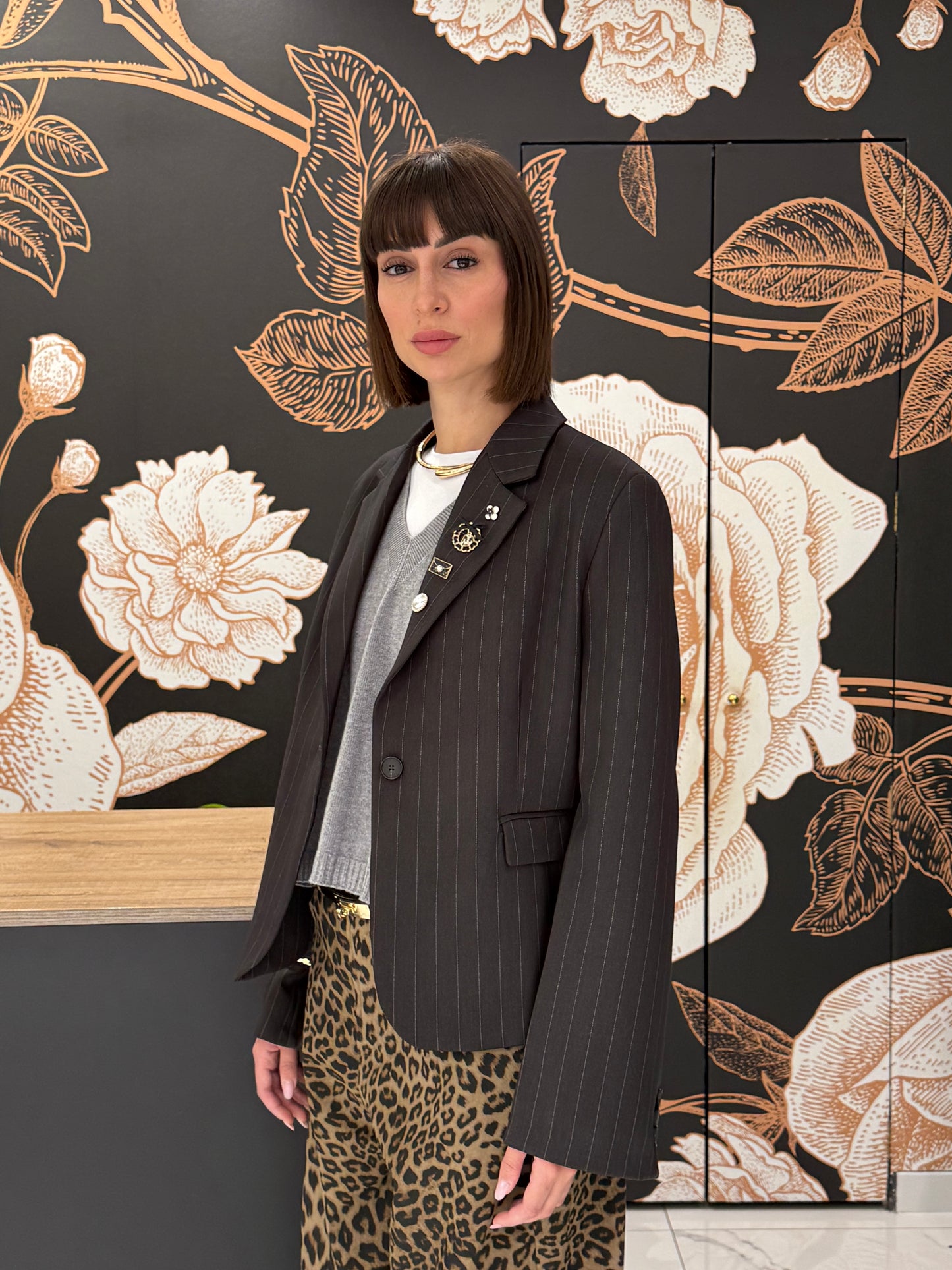 Blazer gessato con spille - Vicolo
