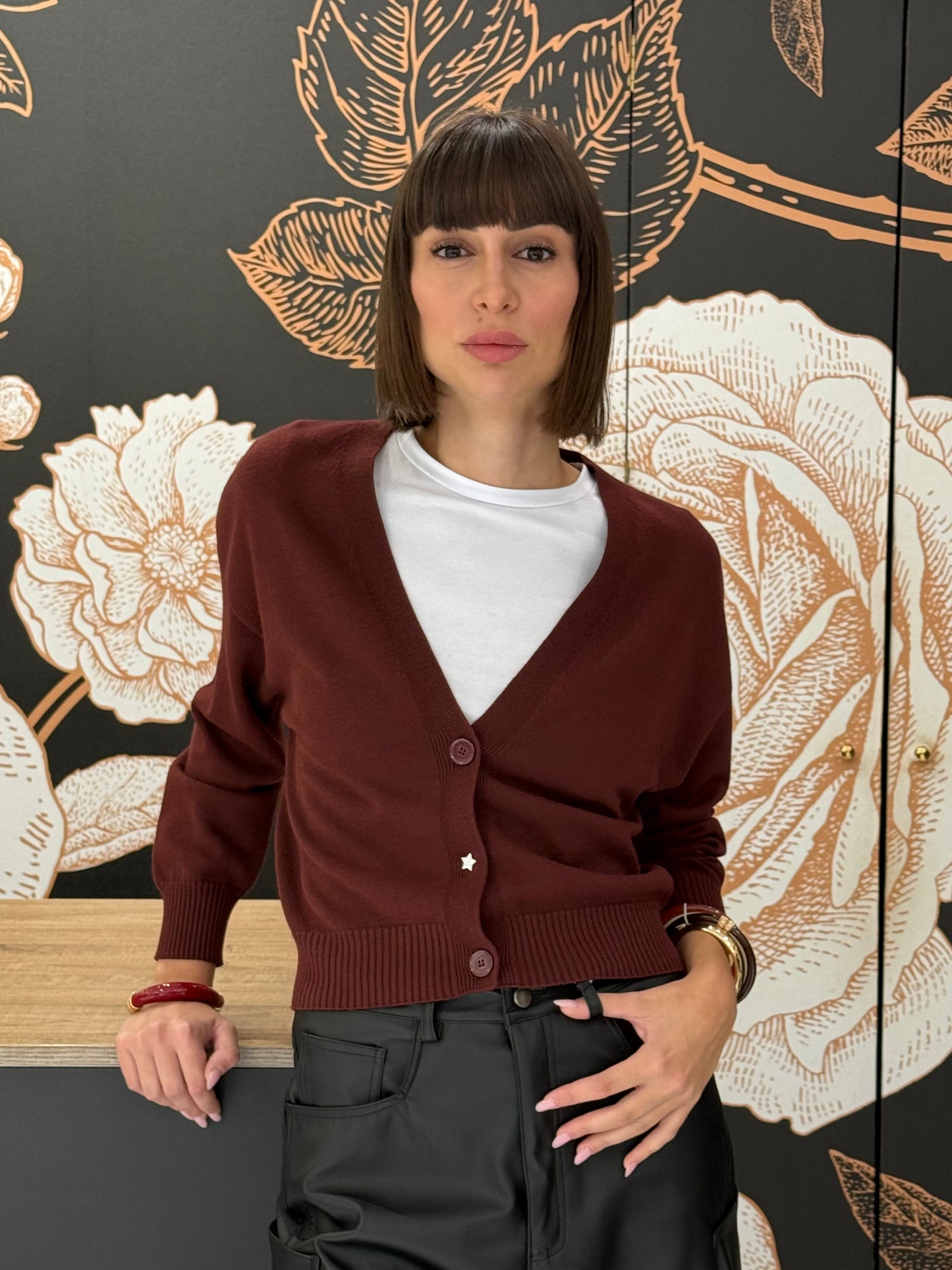 Cardigan con bottone gioiello (vari colori) - Vicolo