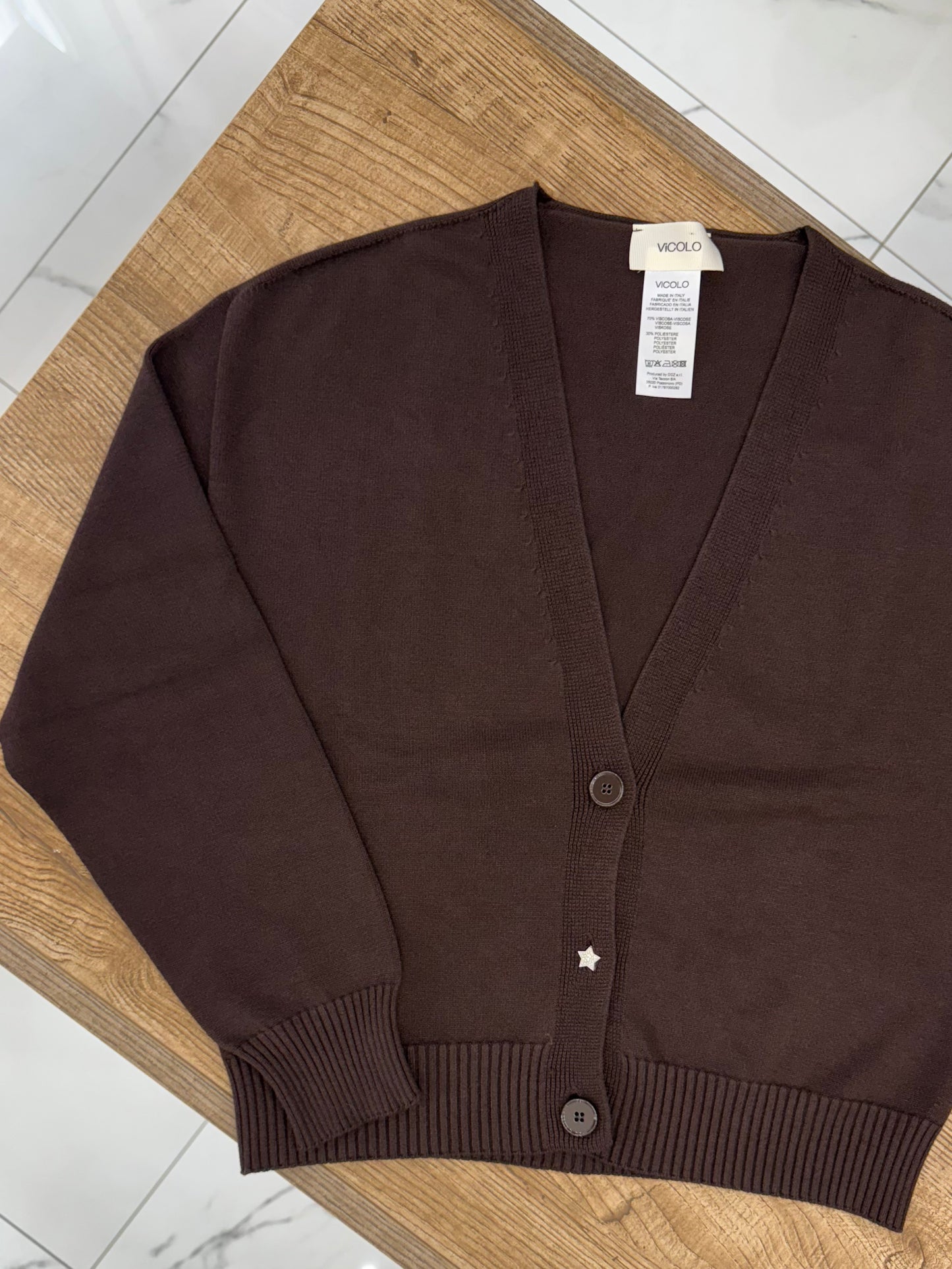 Cardigan con bottone gioiello (vari colori) - Vicolo