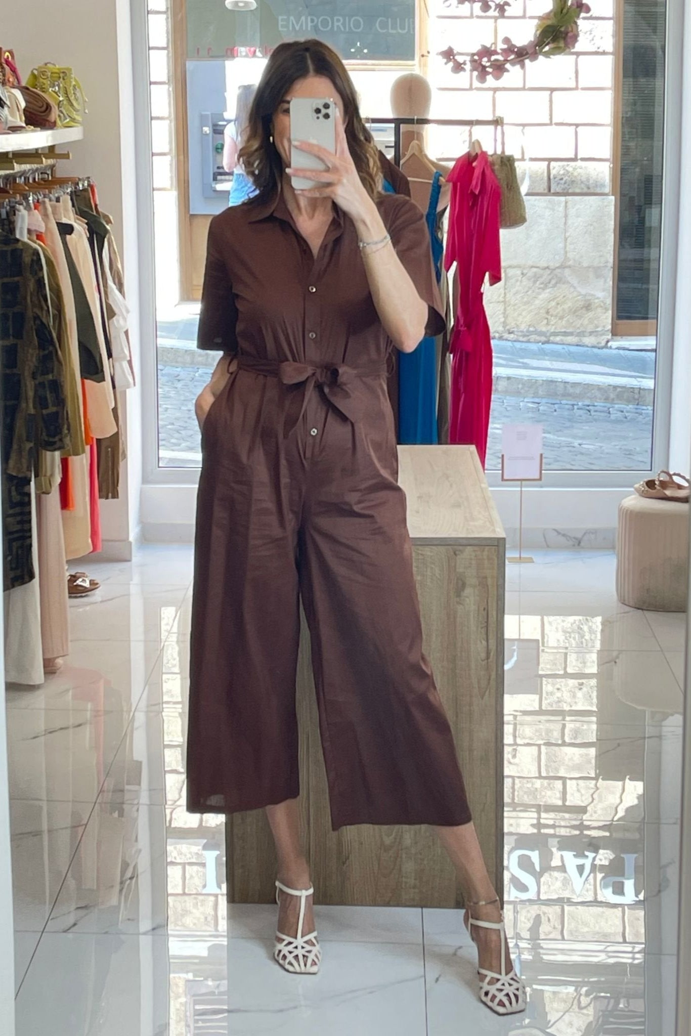 Jumpsuit manica corta con cintura in vita