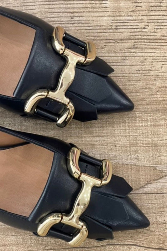 Decollete in pelle con morsetto e frange