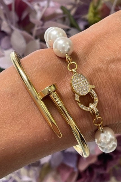 Bracciale perle e chiusura con moschettone