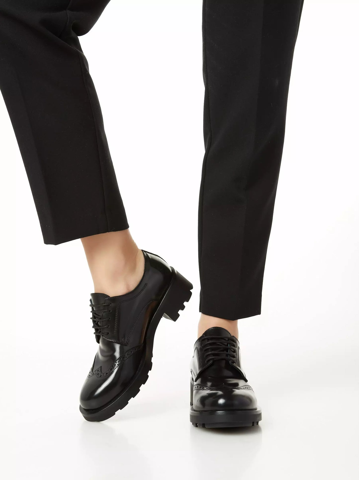 Scarpa stringata in pelle