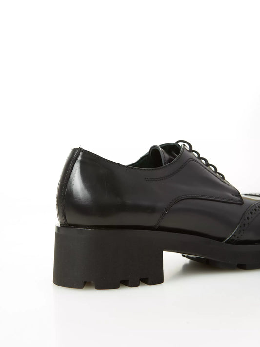 Scarpa stringata in pelle