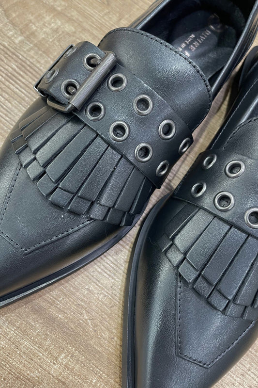 Mocassino in pelle con frange e fibbia - Divine Follie