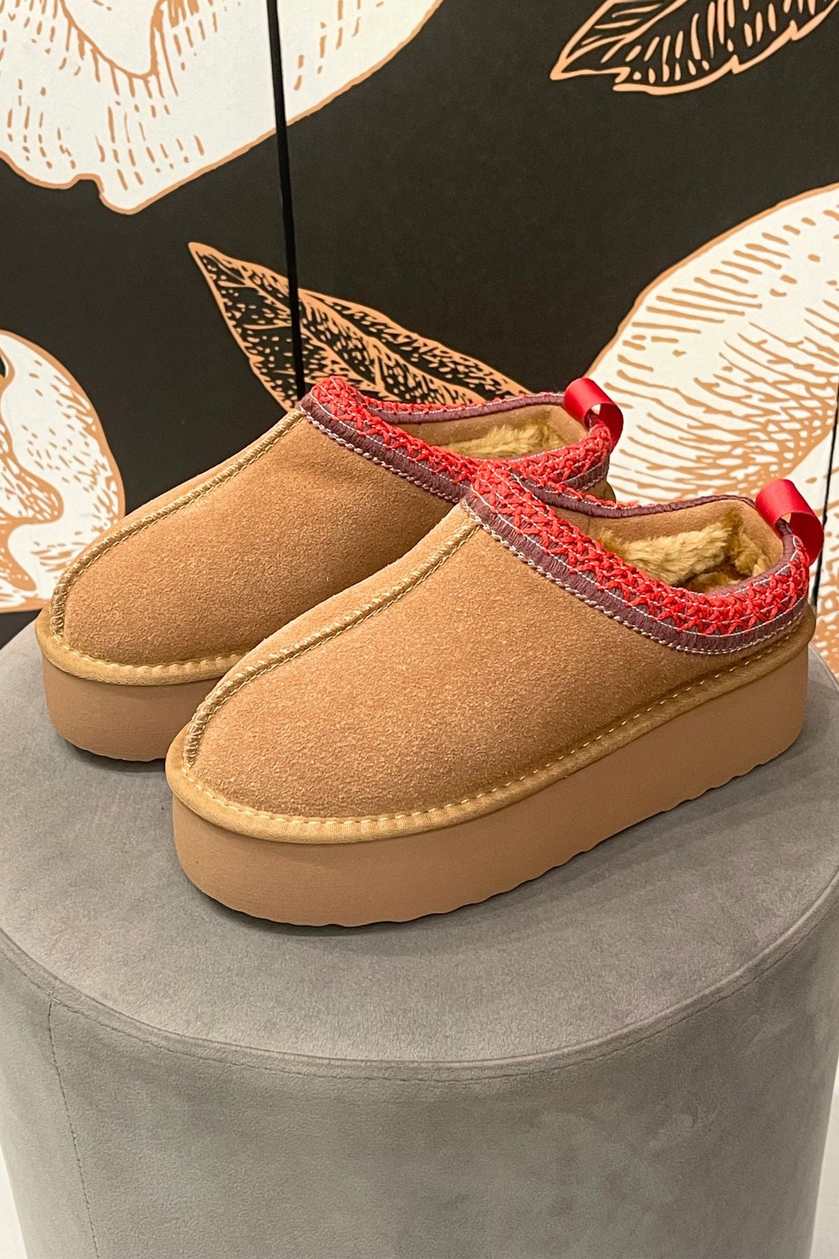 Sabot in pelle scamosciata con plateau camel - Ovyè