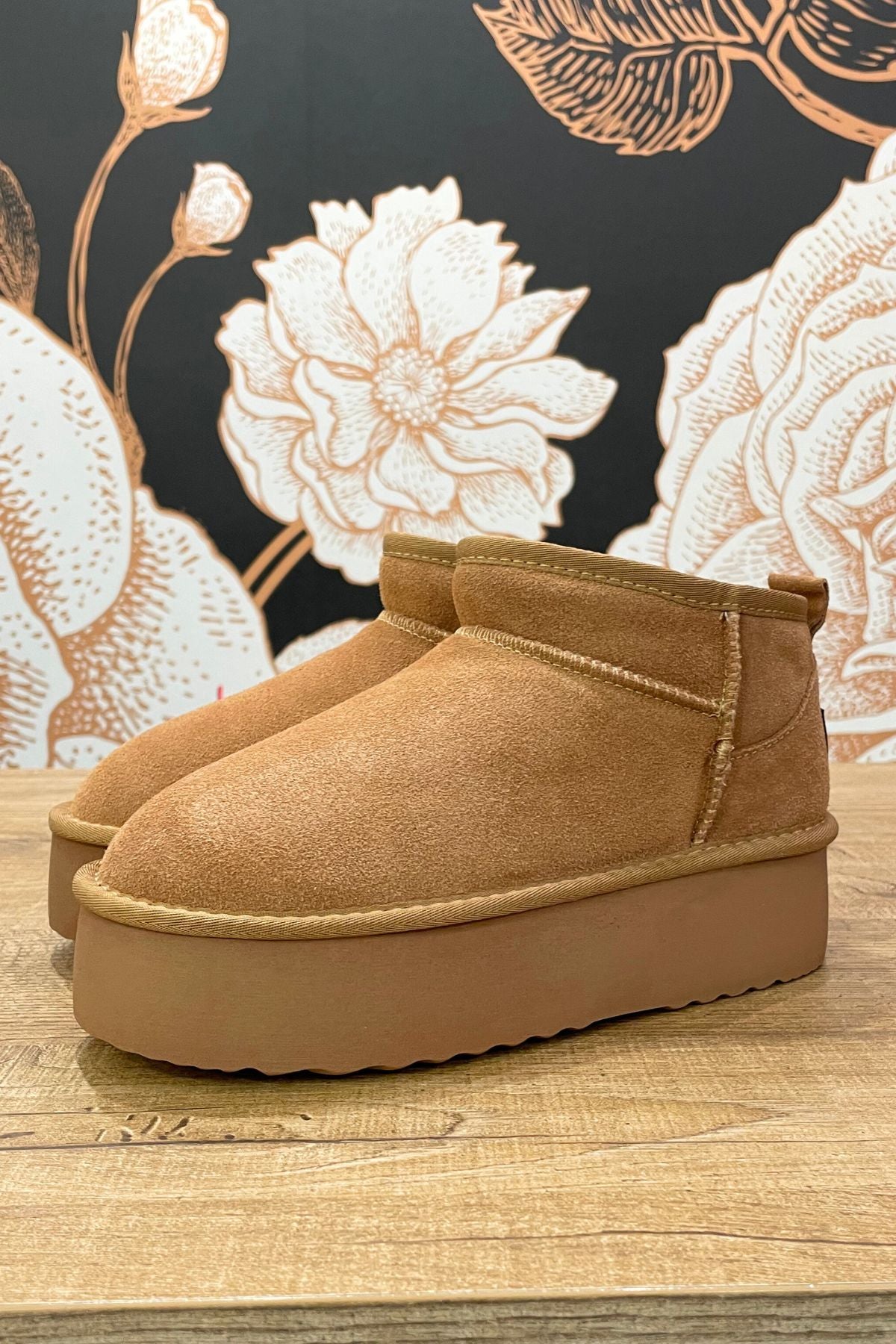 Stivaletto in camoscio con plateau camel Ofelia - Ovyè