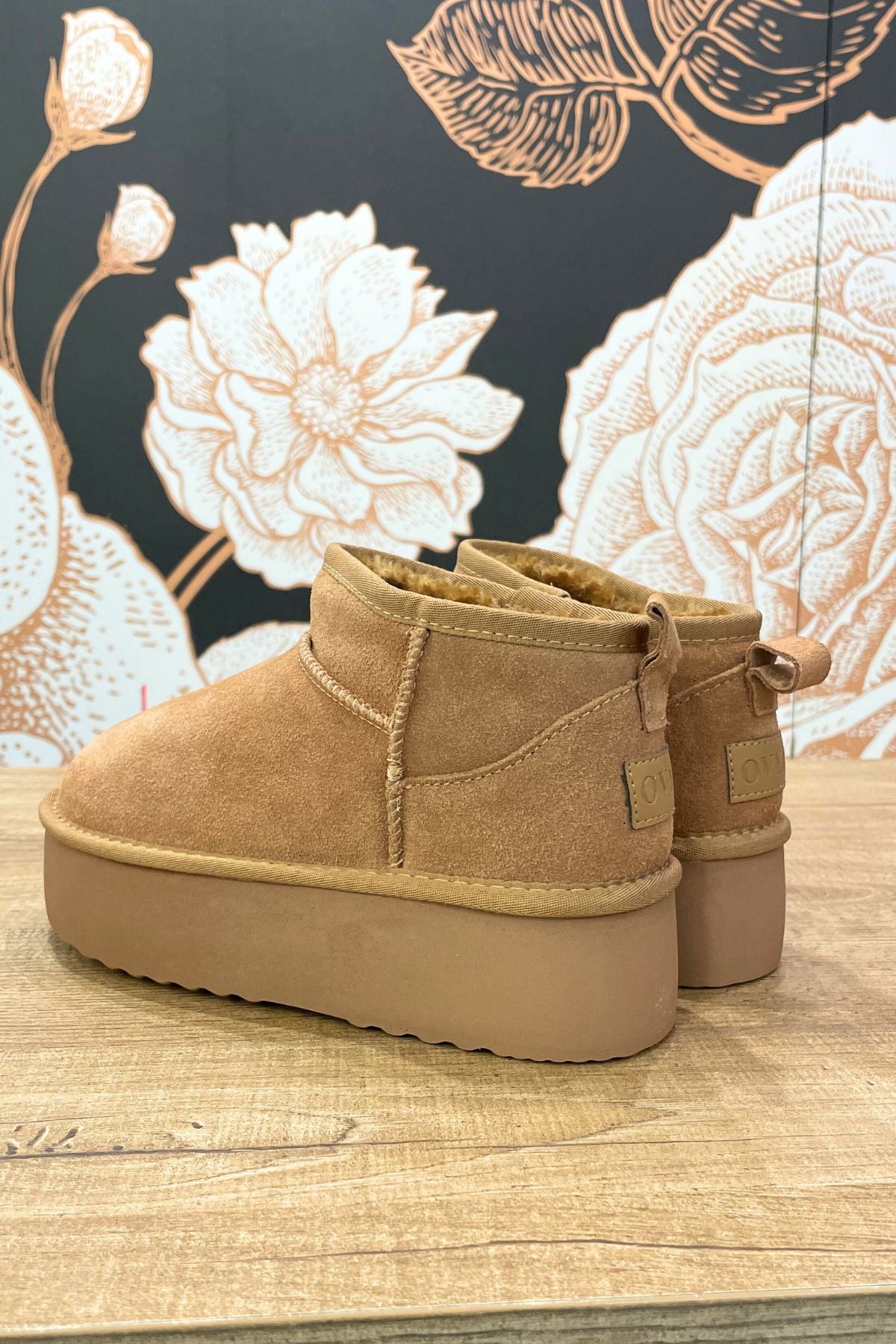 Stivaletto in camoscio con plateau camel Ofelia - Ovyè