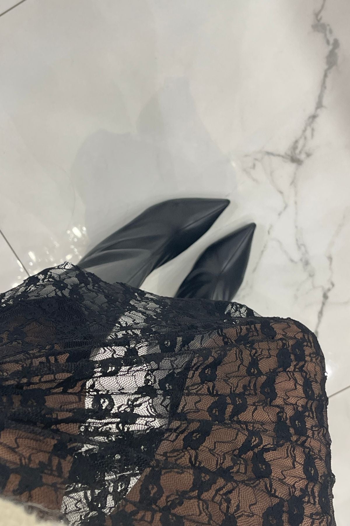 Gonna midi in pizzo nero con shorts - Vicolo