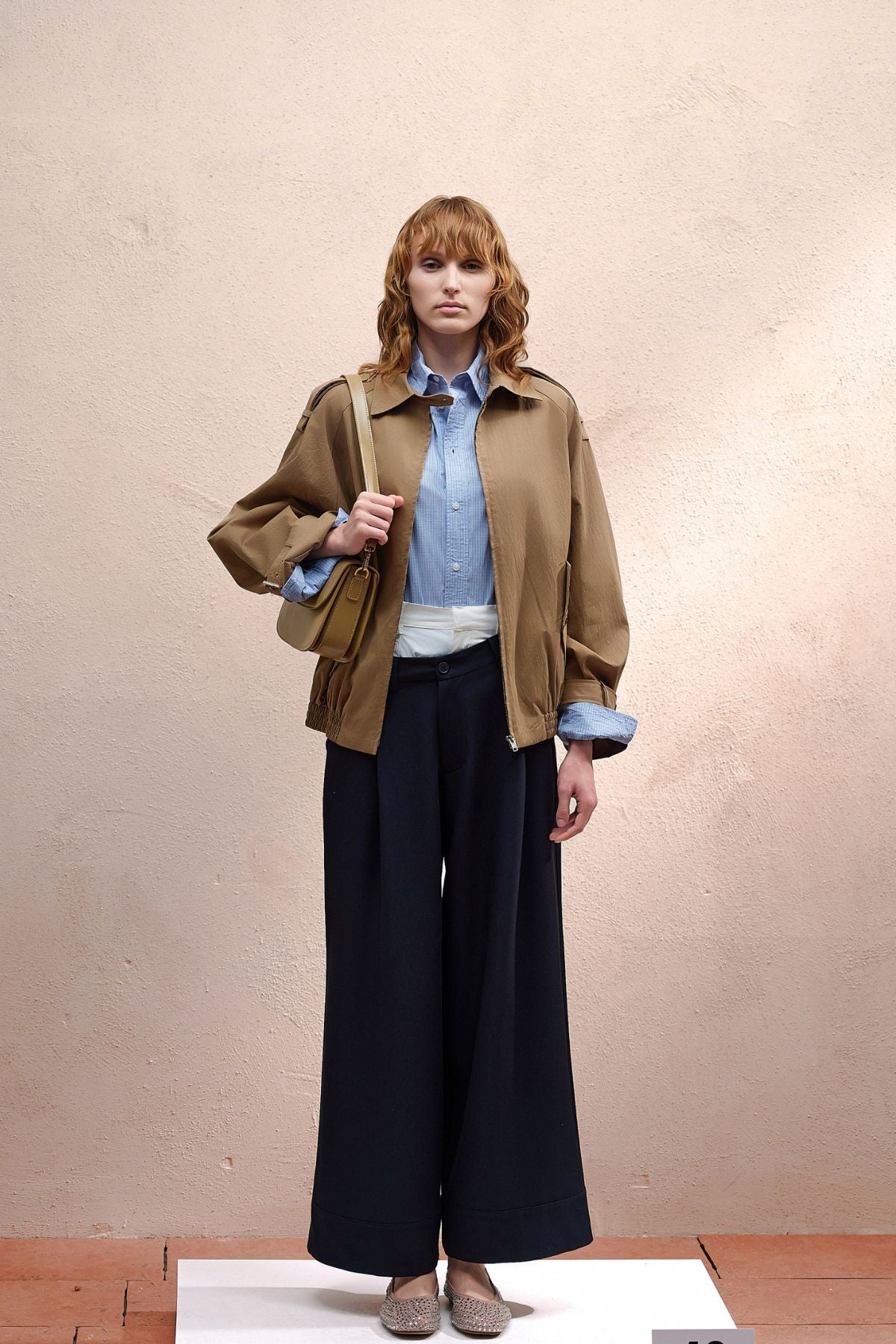 Pantaloni a vita alta combinato a contrasto. Eleh