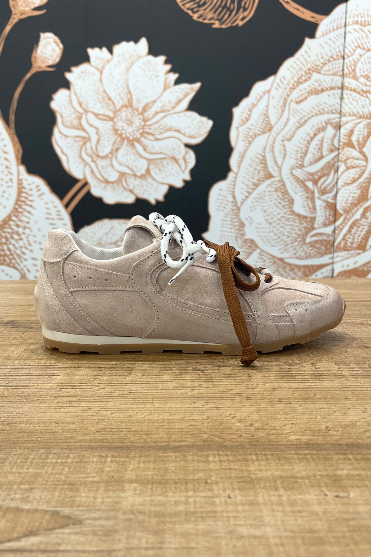 Sneakers in suede con doppio laccio - Divine Follie