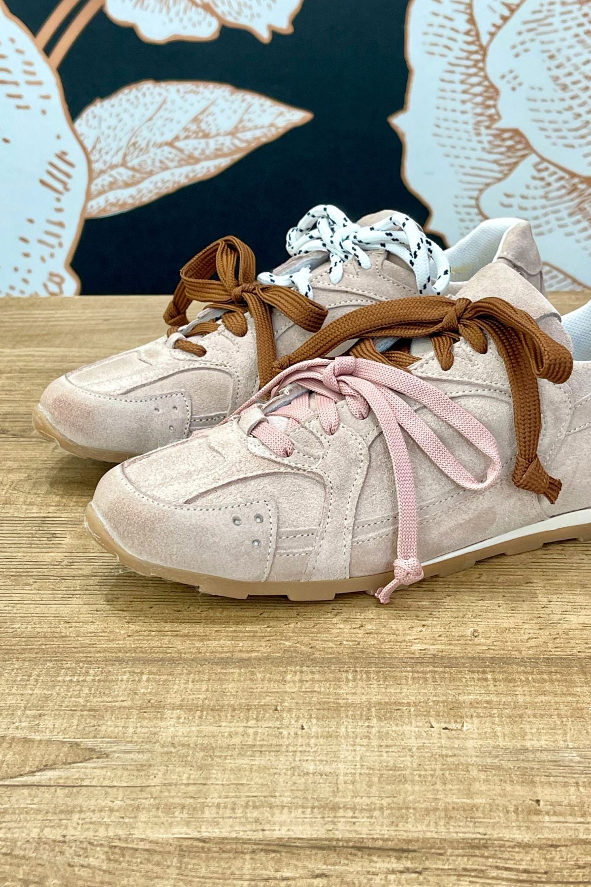 Sneakers in suede con doppio laccio - Divine Follie