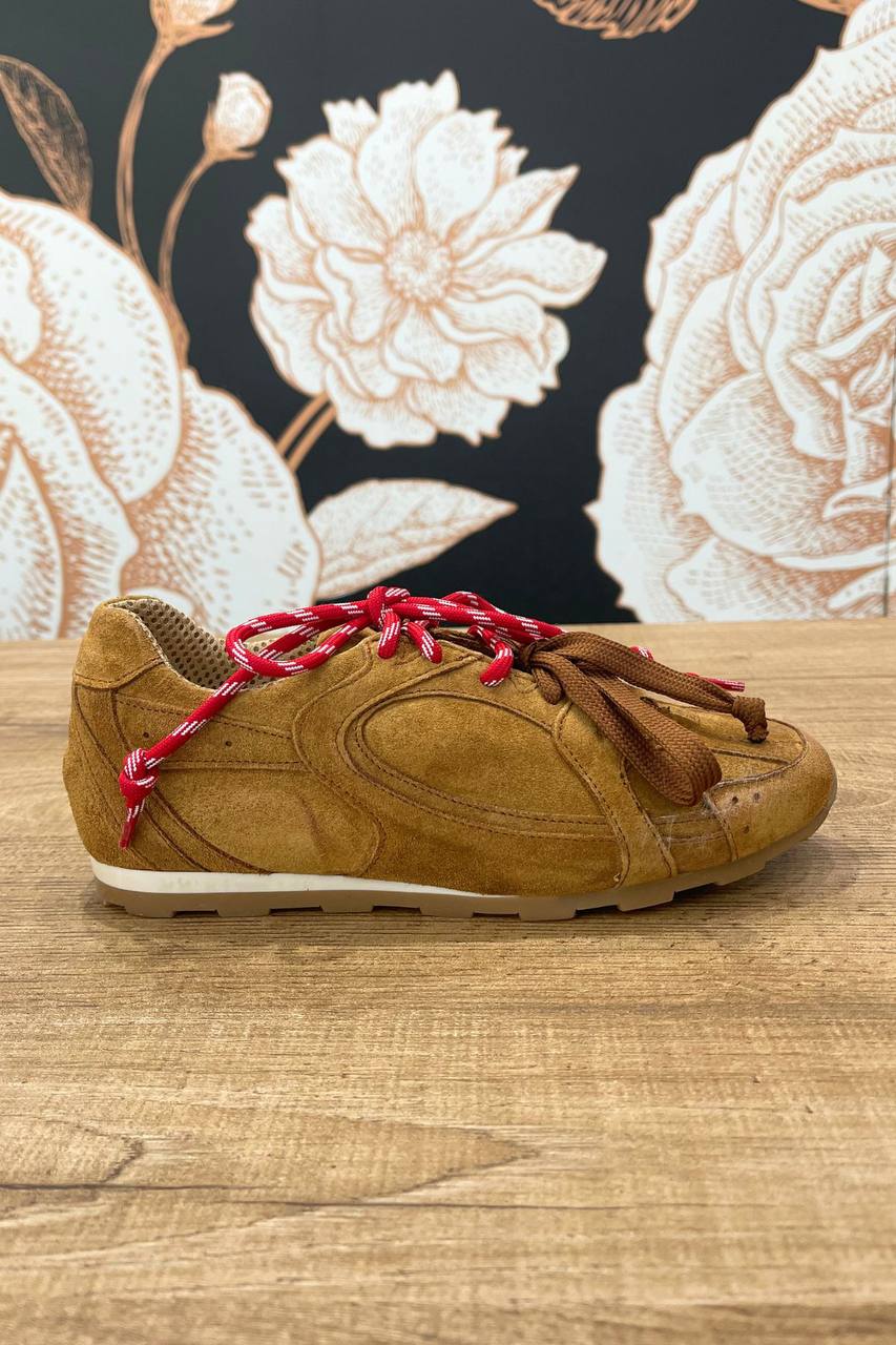 Sneakers in suede con doppio laccio - Divine Follie