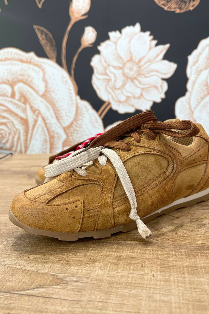 Sneakers in suede con doppio laccio - Divine Follie