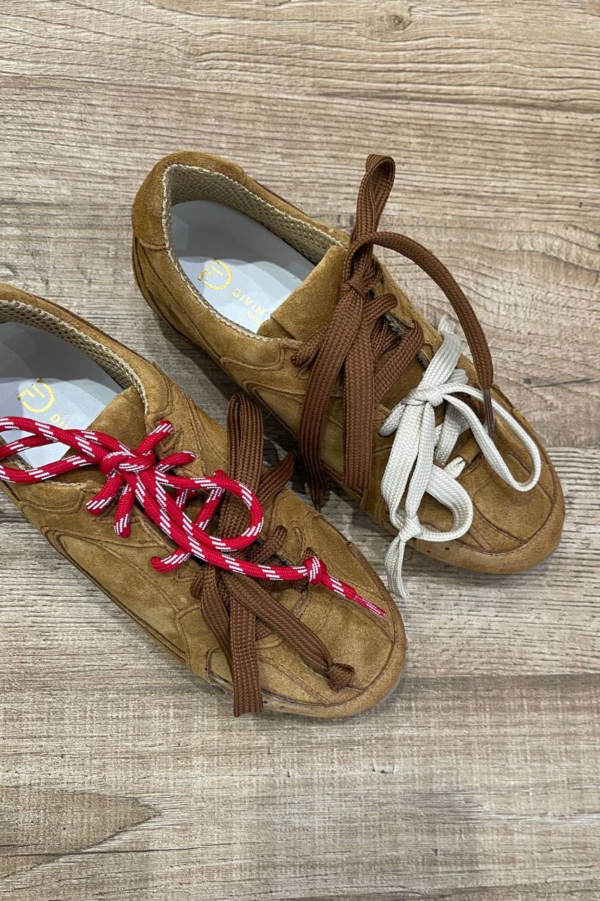 Sneakers in suede con doppio laccio - Divine Follie