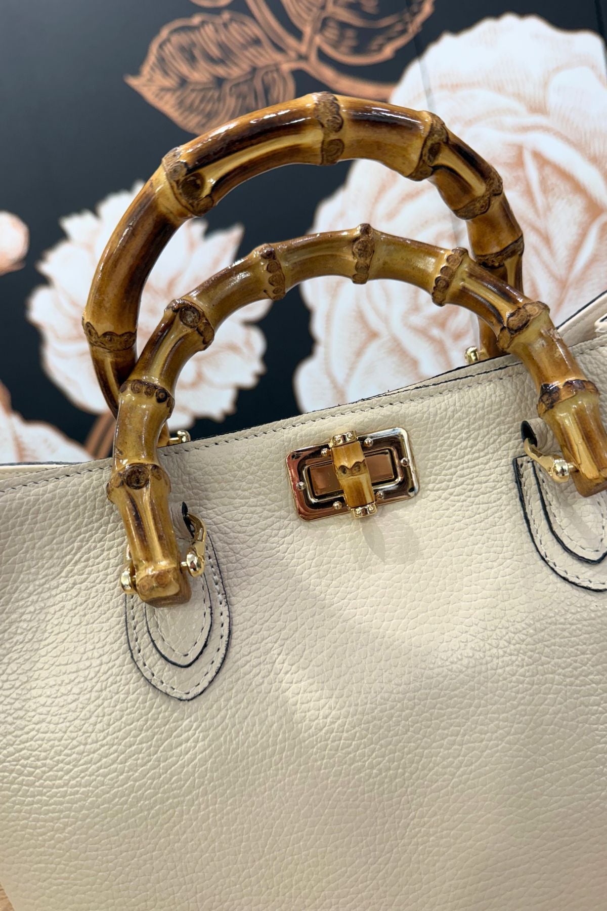 Borsa in pelle con manico bambù beige - Emporio Club