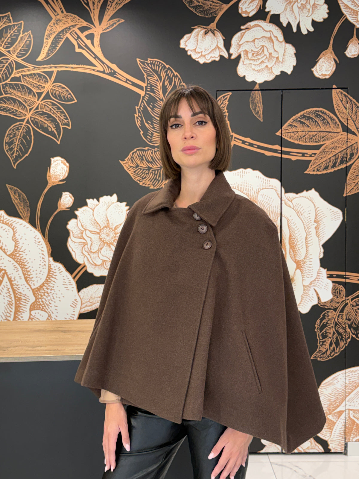 Mantella corta moro - Haveone