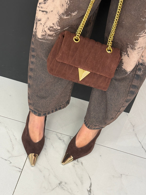 Decolletè modello slingback in camocsciomoro con punta in metallo - ovyé