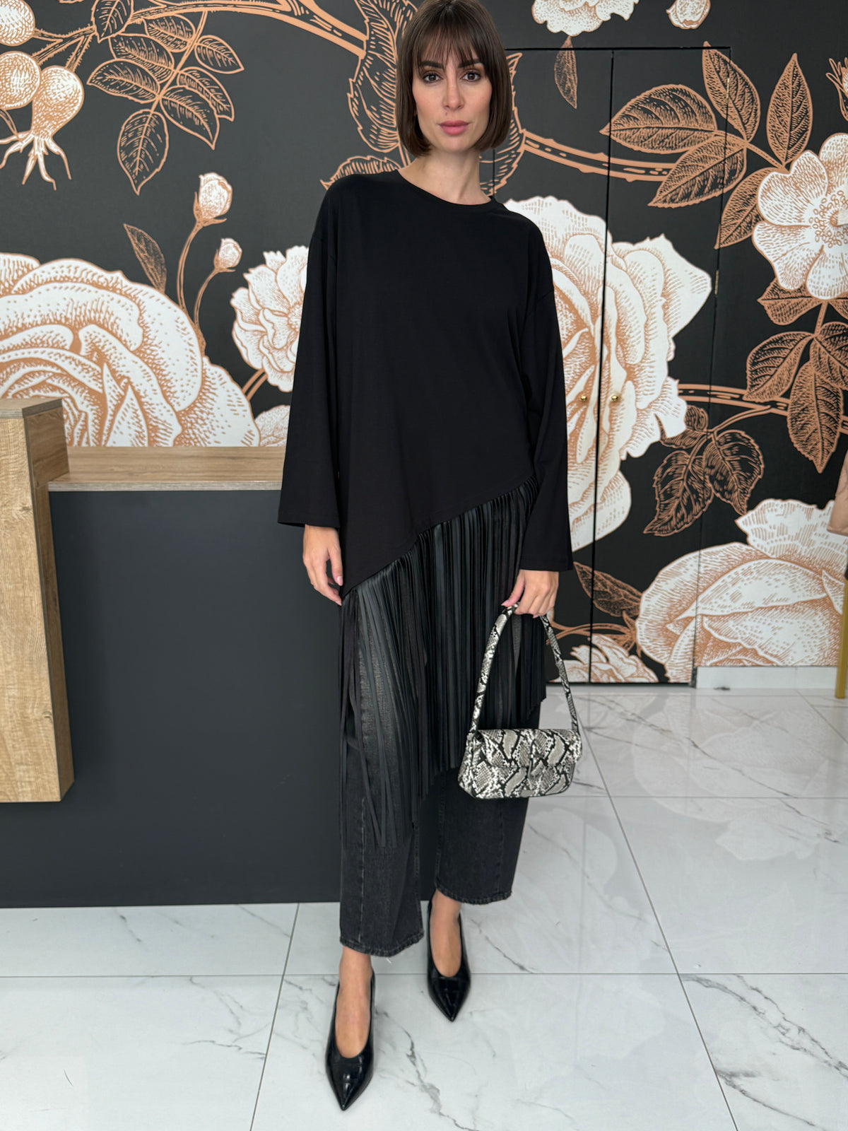 T-shirt con frange applicate in ecopelle nero - Haveone