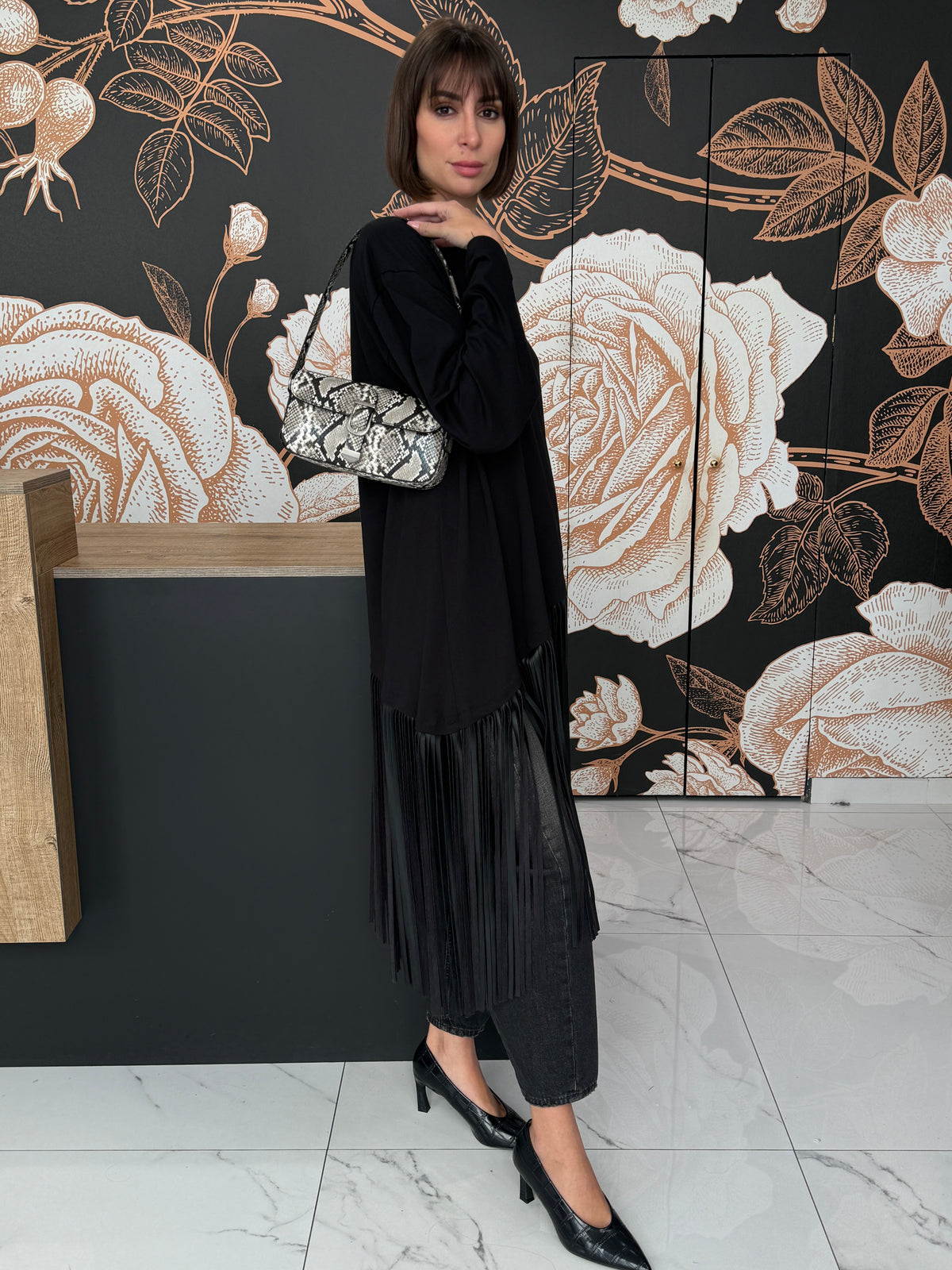 T-shirt con frange applicate in ecopelle nero - Haveone