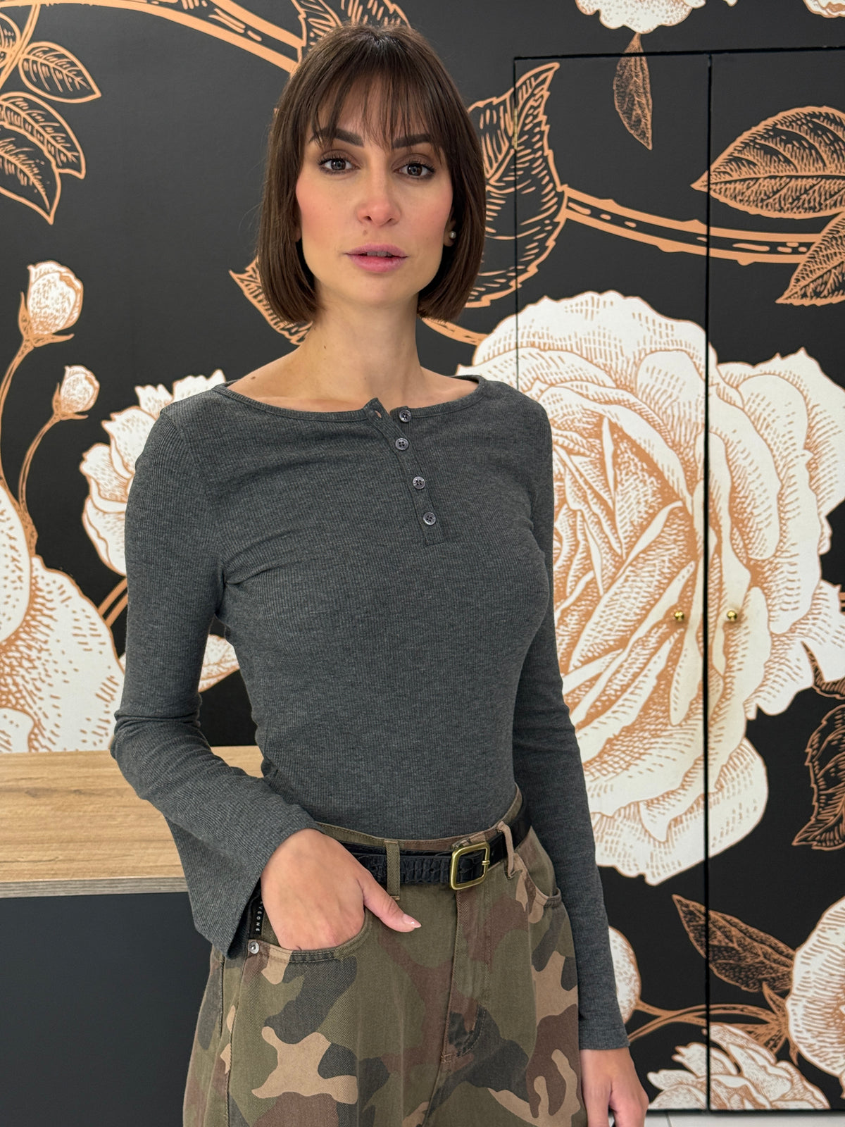 T-shirt serafino manica ampia grigio - Vicolo