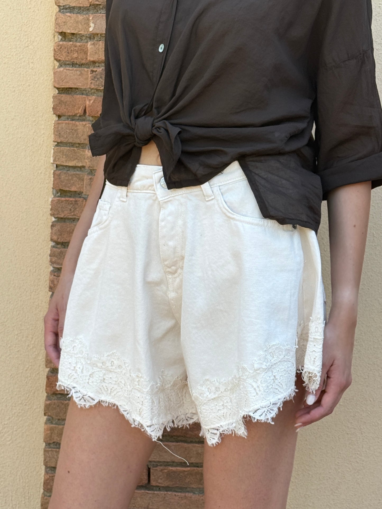 Shorts farfalla con pizzo sul fondo burro - HaveOne