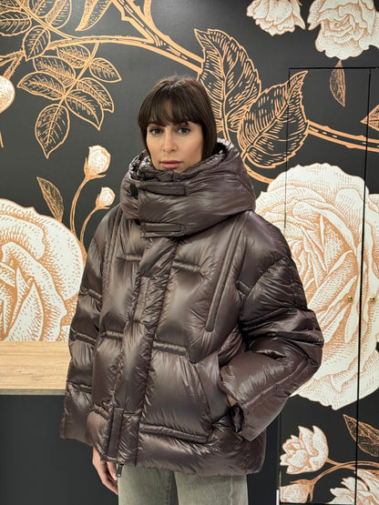 Piumino con cappuccio oversize cioccolato -Haveone