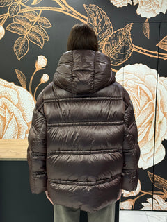 Piumino con cappuccio oversize cioccolato -Haveone
