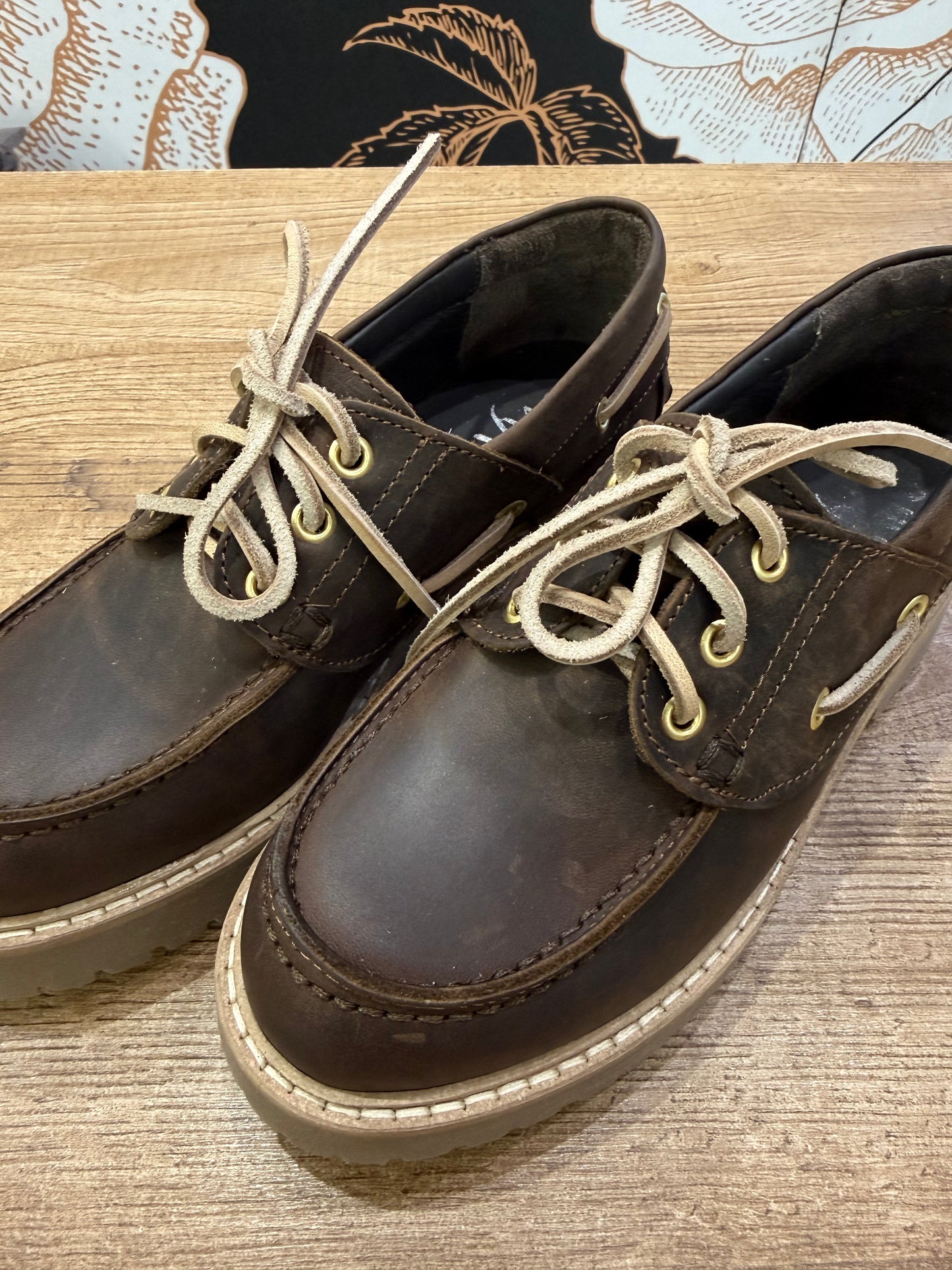 Stringata in pelle marrone - Ovyè