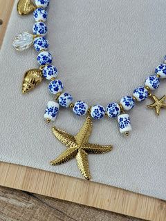 Collana "Capri" con perle ceramicate e charms dorati  - Emporio Club
