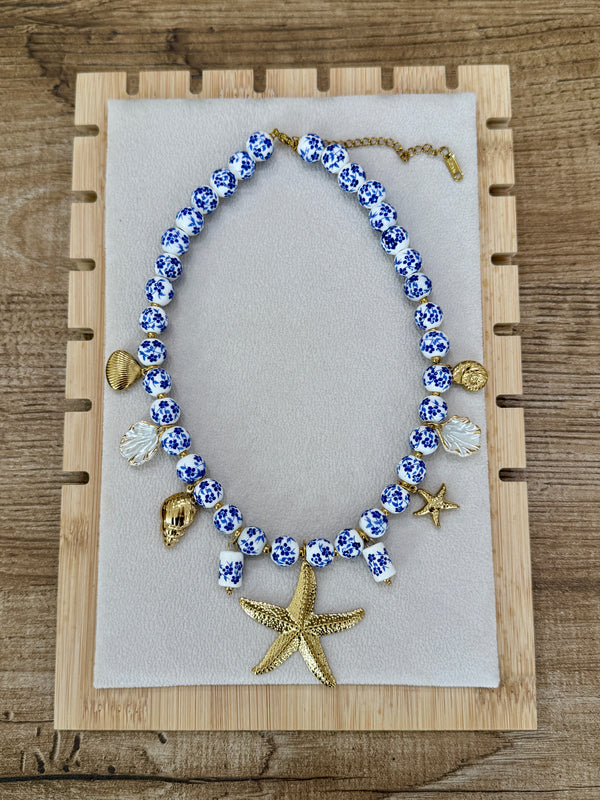 Collana "Capri" con perle ceramicate e charms dorati  - Emporio Club