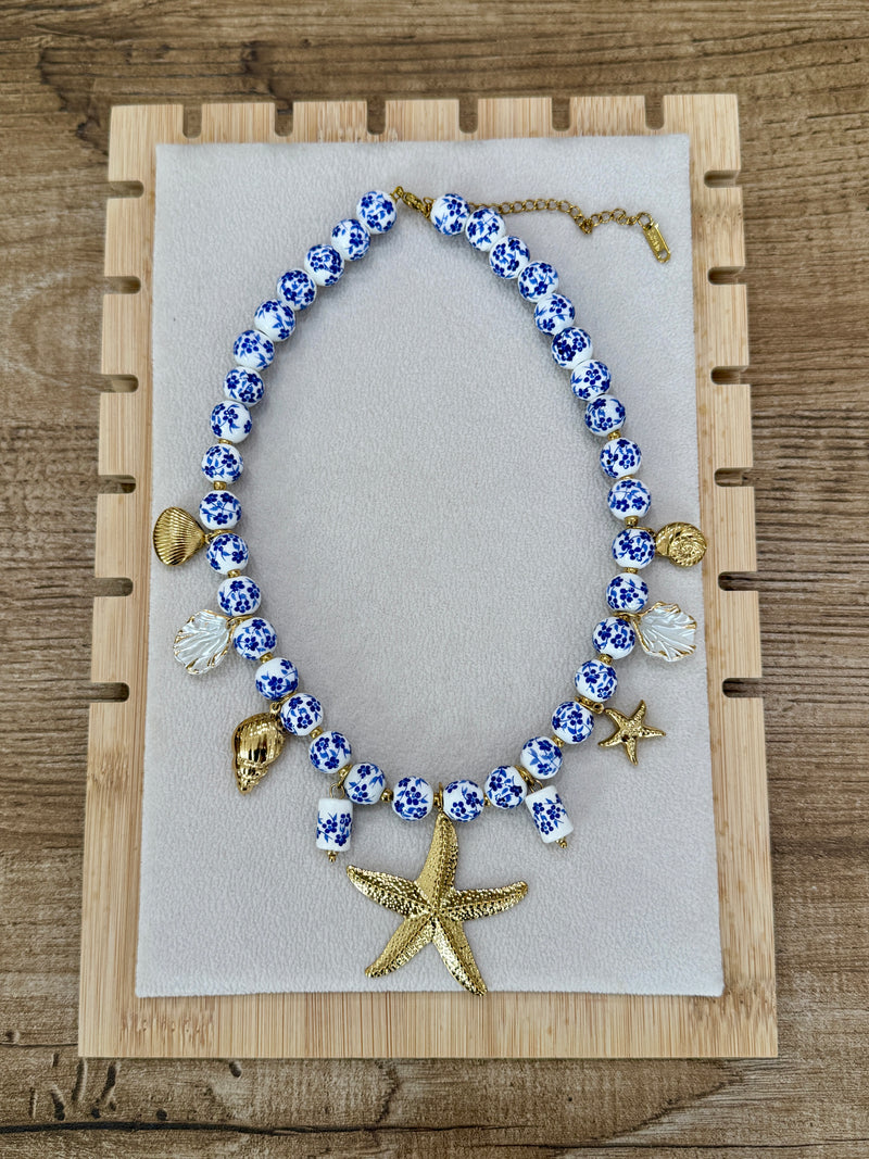 Collana "Capri" con perle ceramicate e charms dorati  - Emporio Club