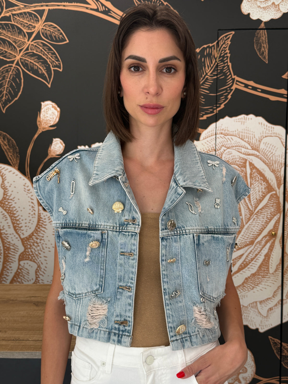 Gilet crop denim dettaglio applicazioni - Kontatto