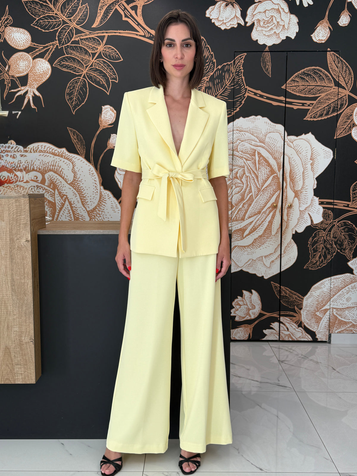 Completo giacca cintura e pantalone giallo lemon - Kontatto