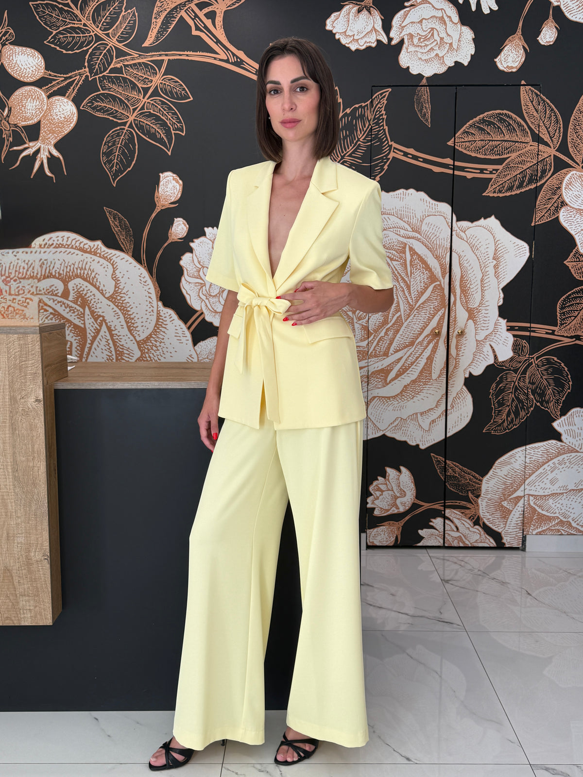 Completo giacca cintura e pantalone giallo lemon - Kontatto