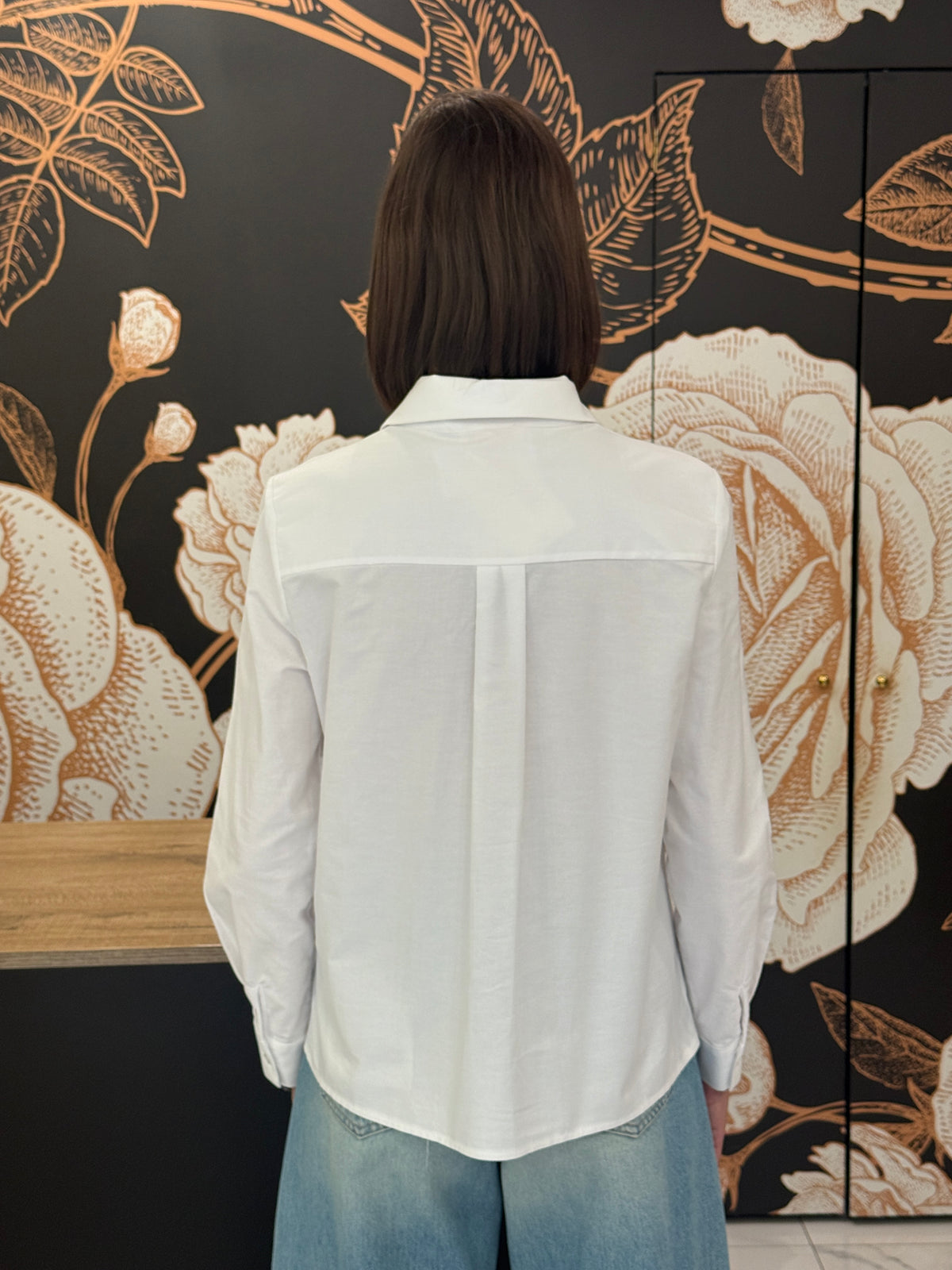 Camicia bianca con nodo - Kontatto