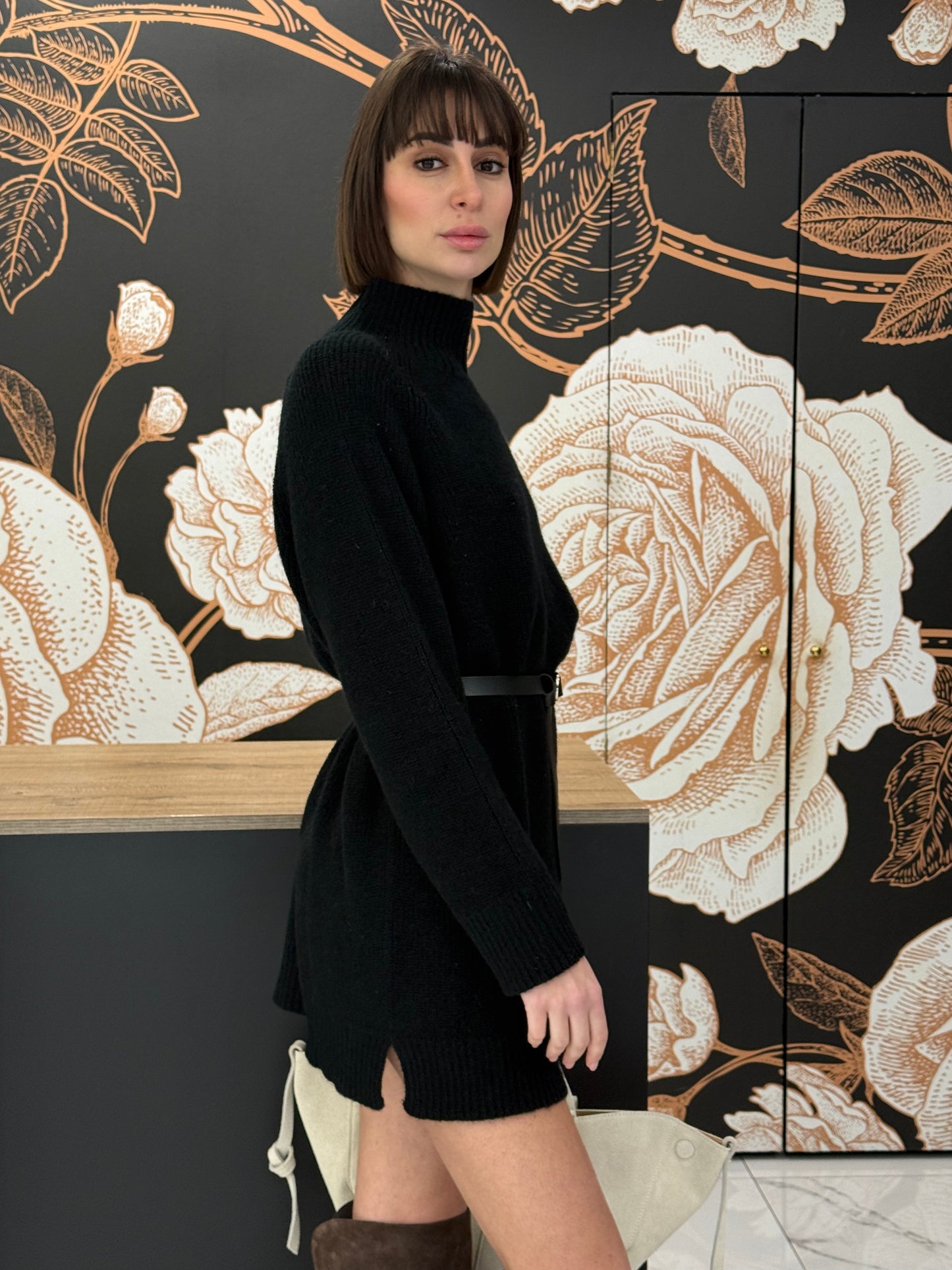 Vestito dolcevita con cintura nero - Kontatto