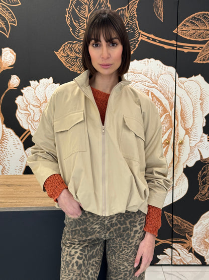 Bomber con zip e tasconi beige - Kontatto