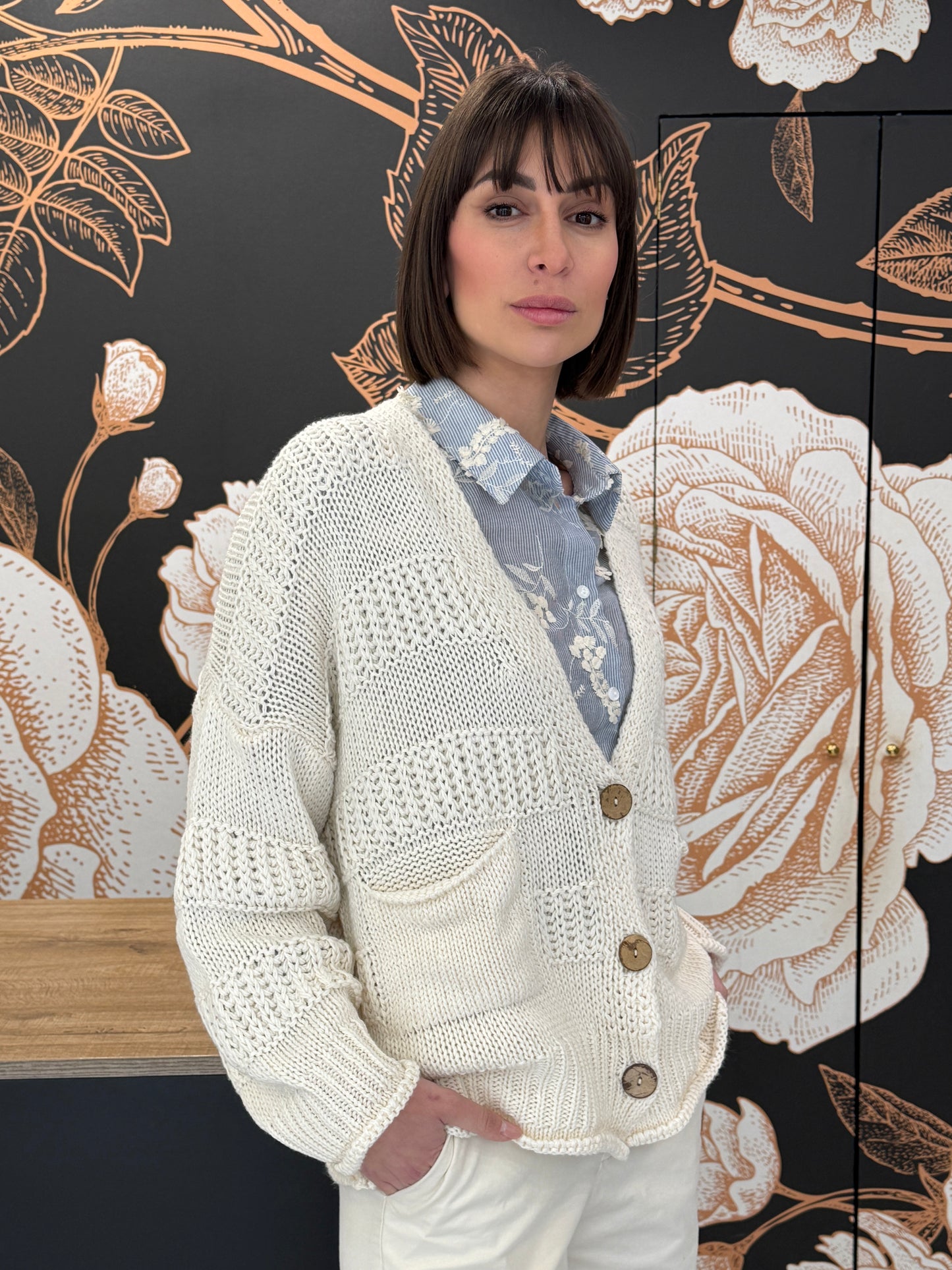 Cardigan in cotone a maglia lavorata e bottoni naturali calce- HAVEONE