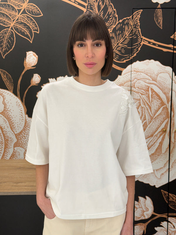 T-shirt bianca con applicazioni - Kontatto