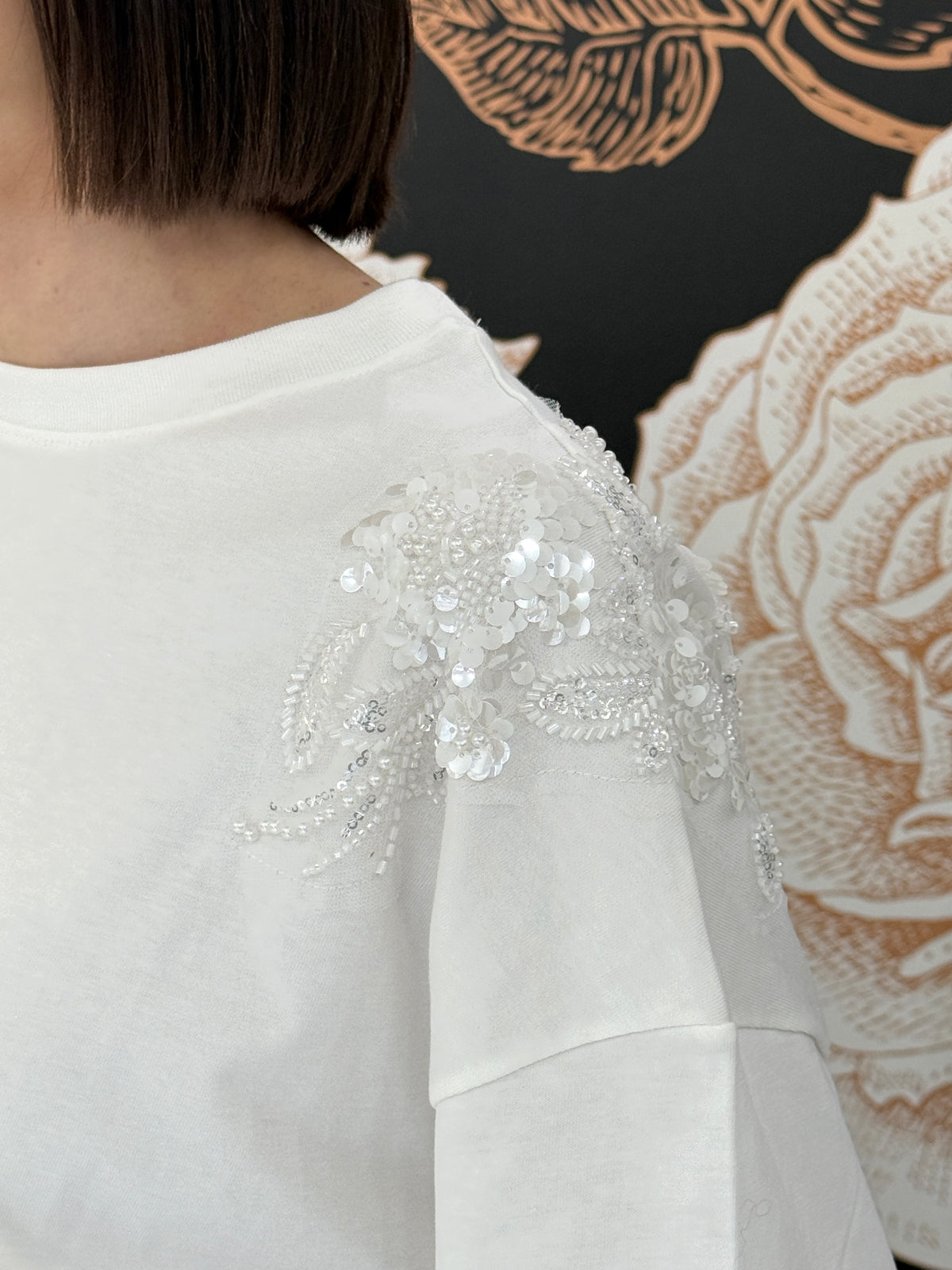 T-shirt bianca con applicazioni - Kontatto
