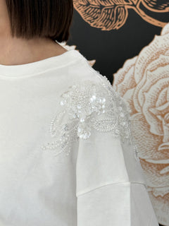 T-shirt bianca con applicazioni - Kontatto