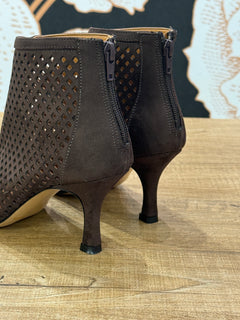 Stivaletto traforato in camoscio con zip moro - Ovyé