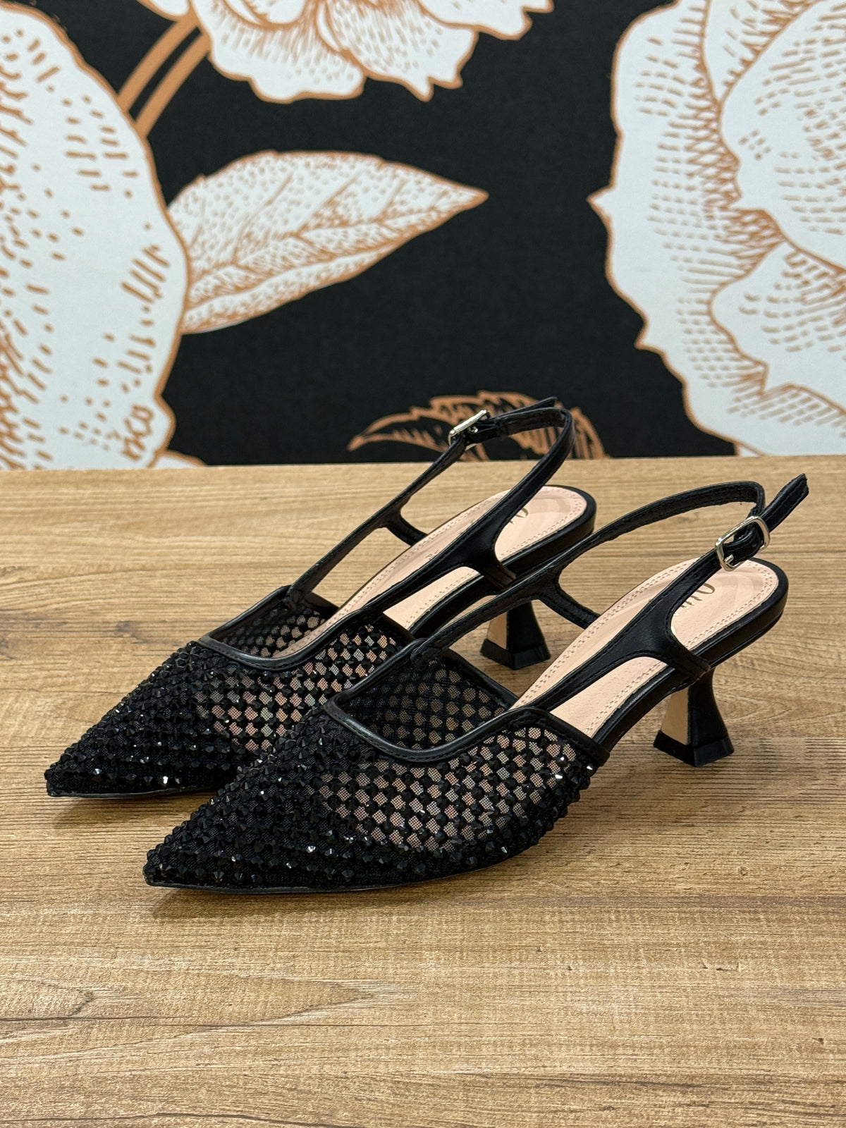 Slingback lavorazione traforata nera  con strass -Ovyé